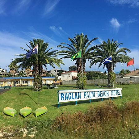 Raglan Palm Beach Motel エクステリア 写真