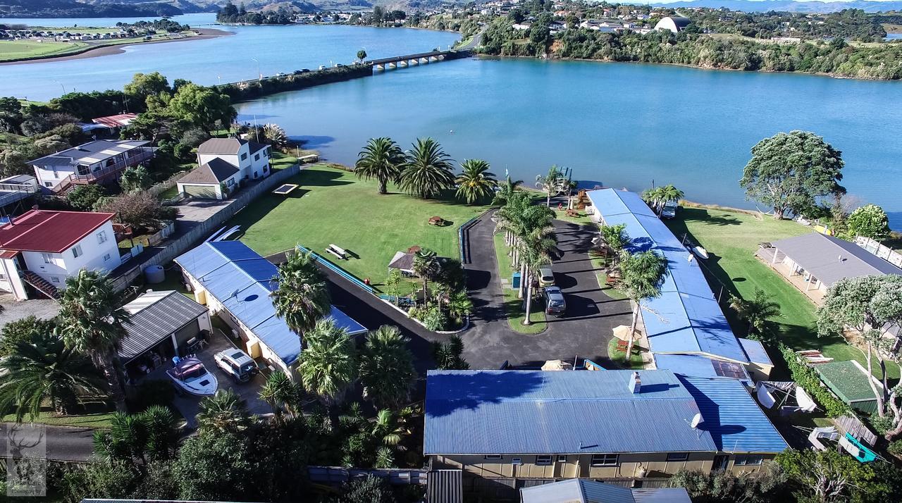 Raglan Palm Beach Motel エクステリア 写真