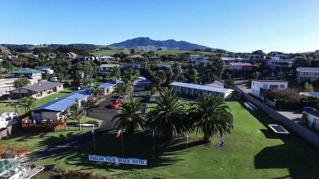 Raglan Palm Beach Motel エクステリア 写真