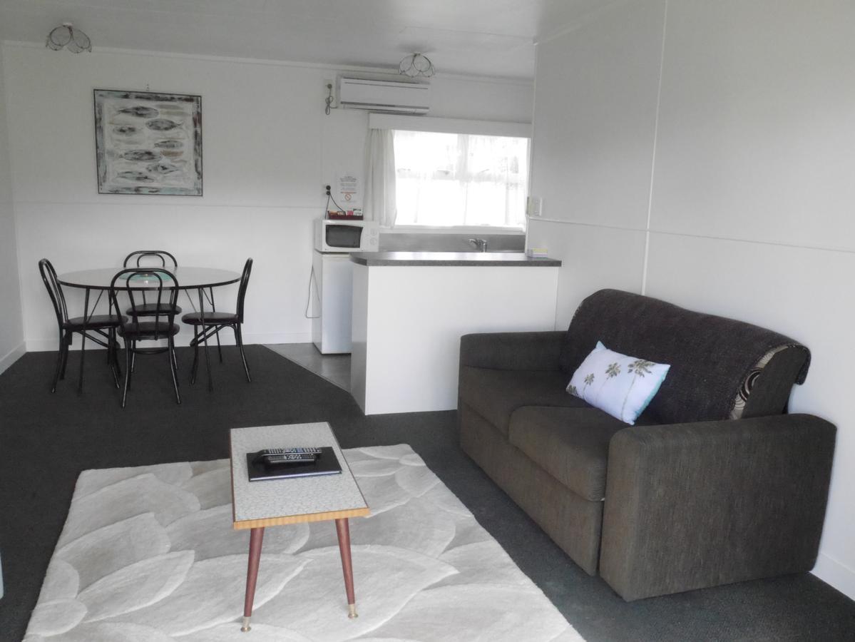 Raglan Palm Beach Motel エクステリア 写真