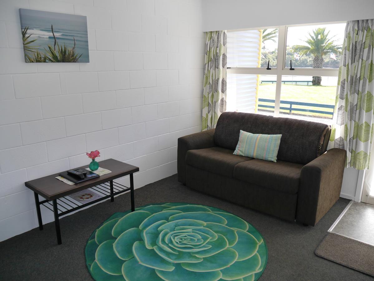 Raglan Palm Beach Motel エクステリア 写真