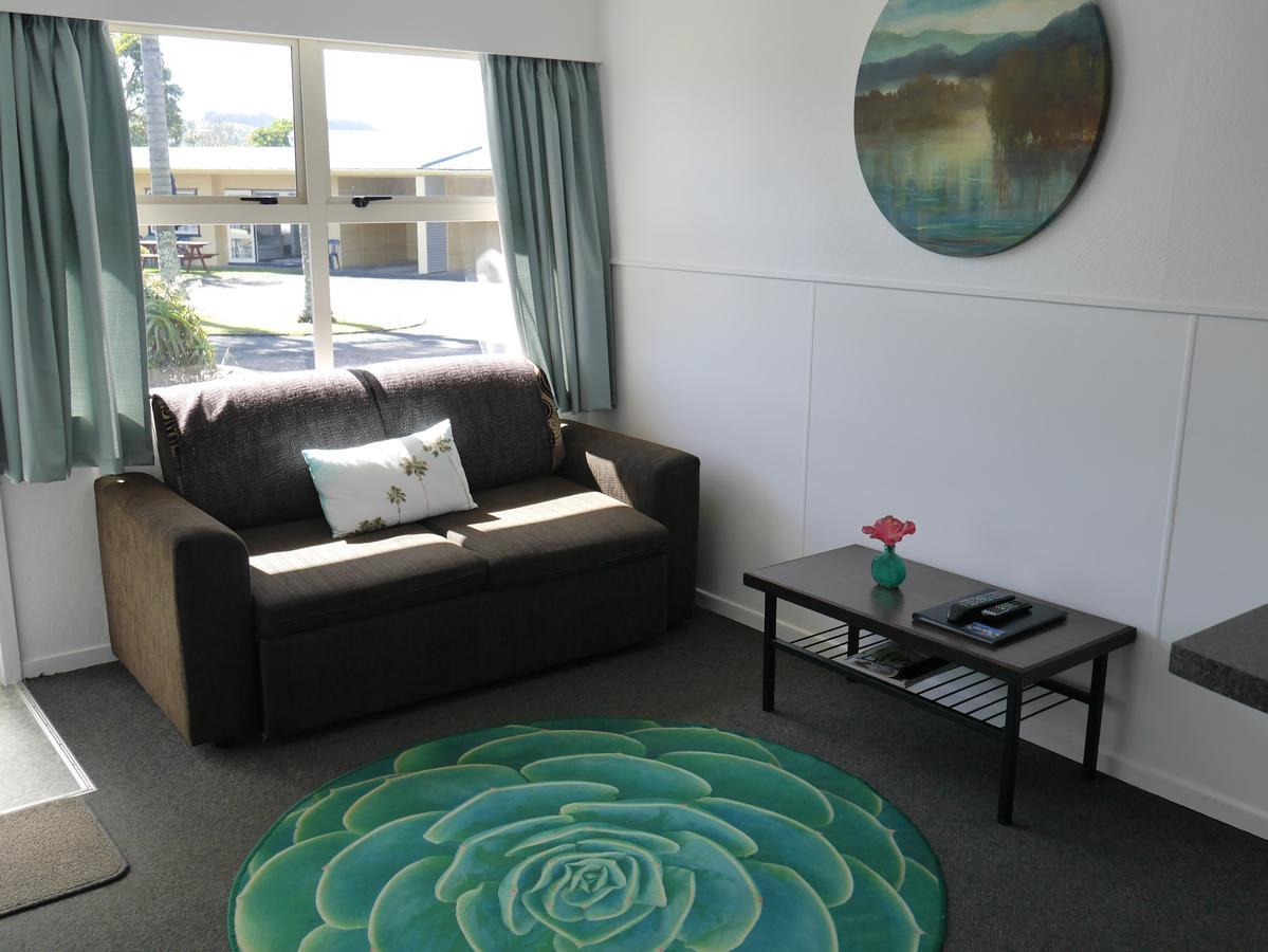 Raglan Palm Beach Motel エクステリア 写真
