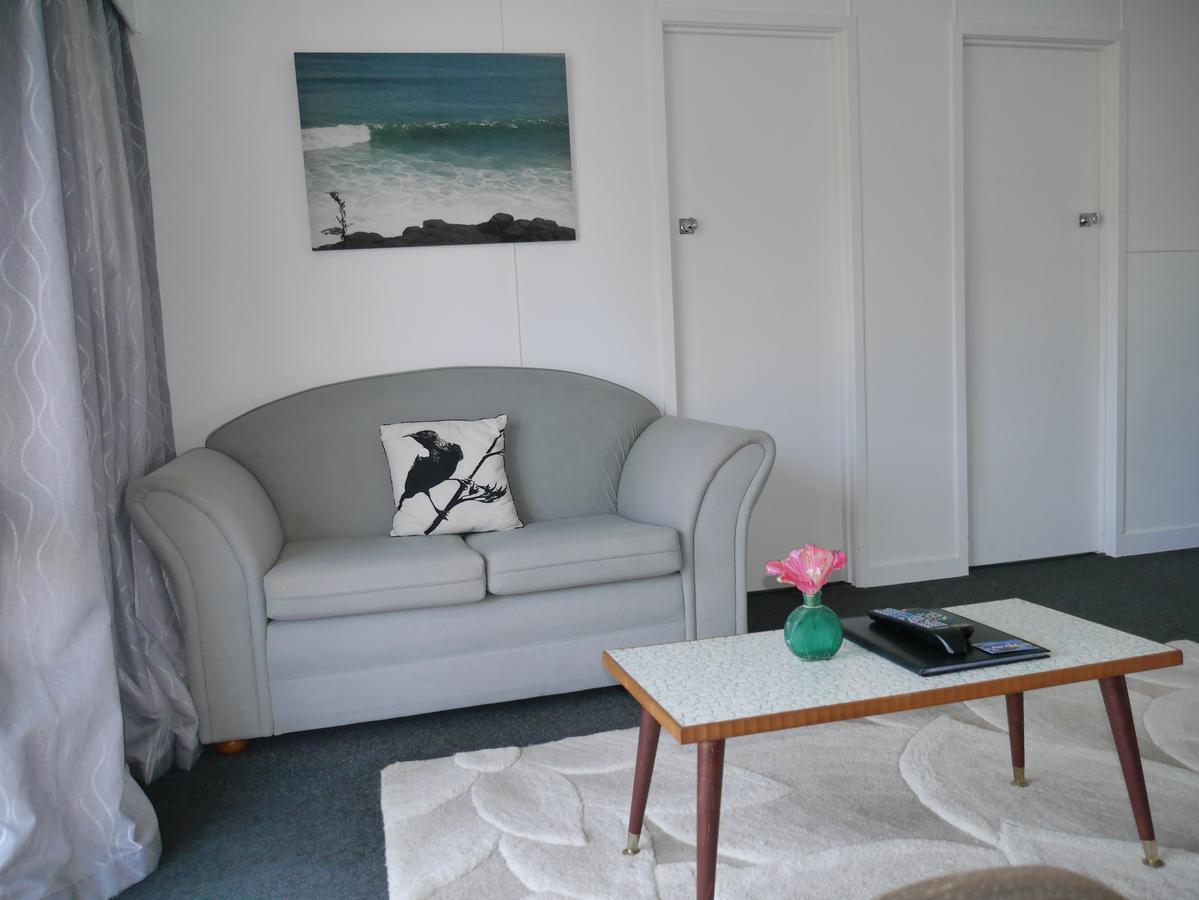 Raglan Palm Beach Motel エクステリア 写真