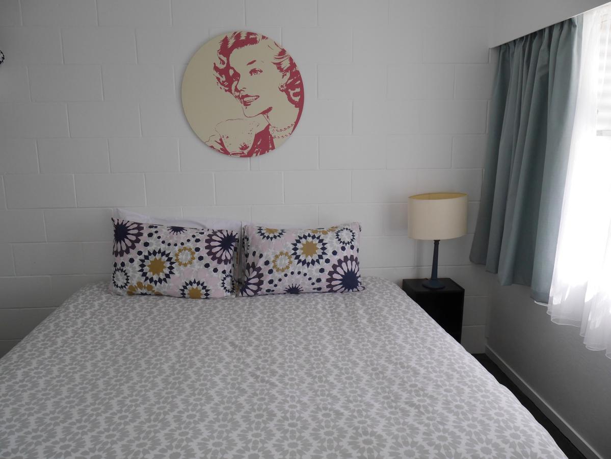 Raglan Palm Beach Motel エクステリア 写真