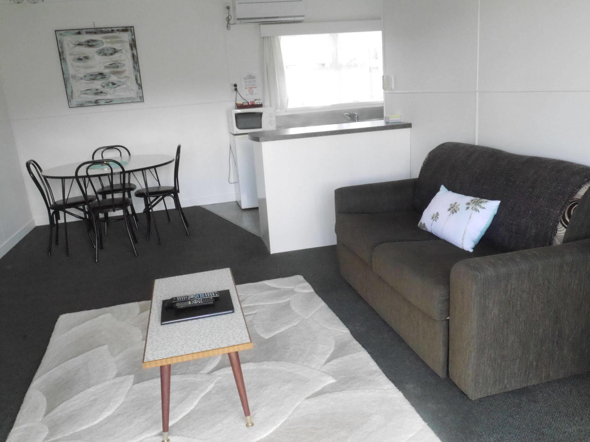 Raglan Palm Beach Motel エクステリア 写真