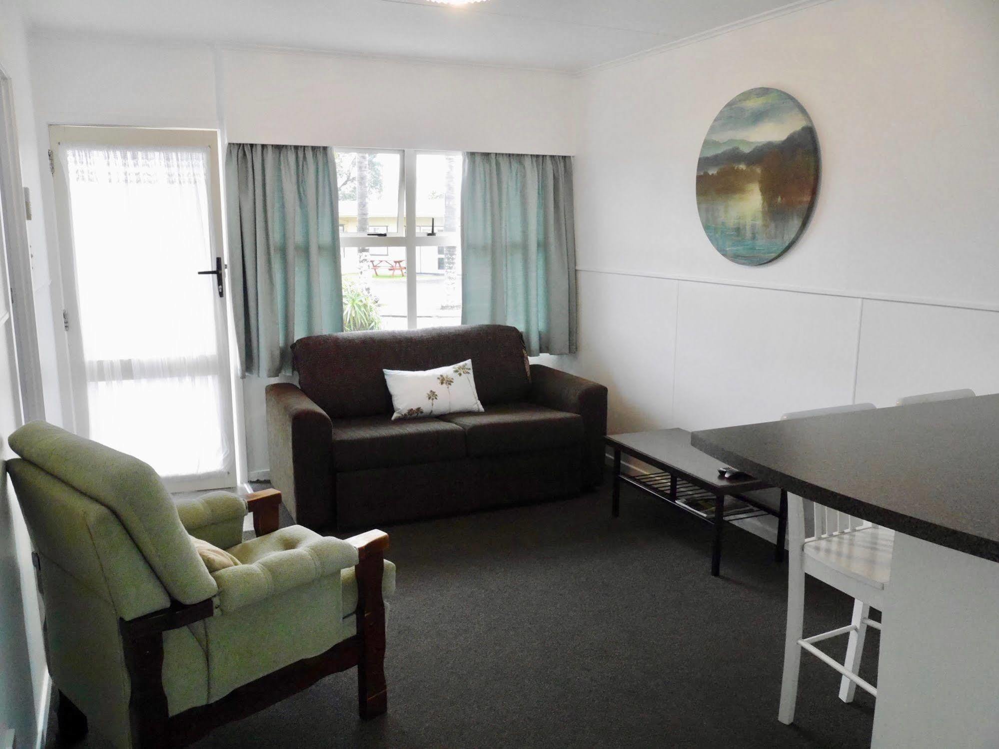 Raglan Palm Beach Motel エクステリア 写真