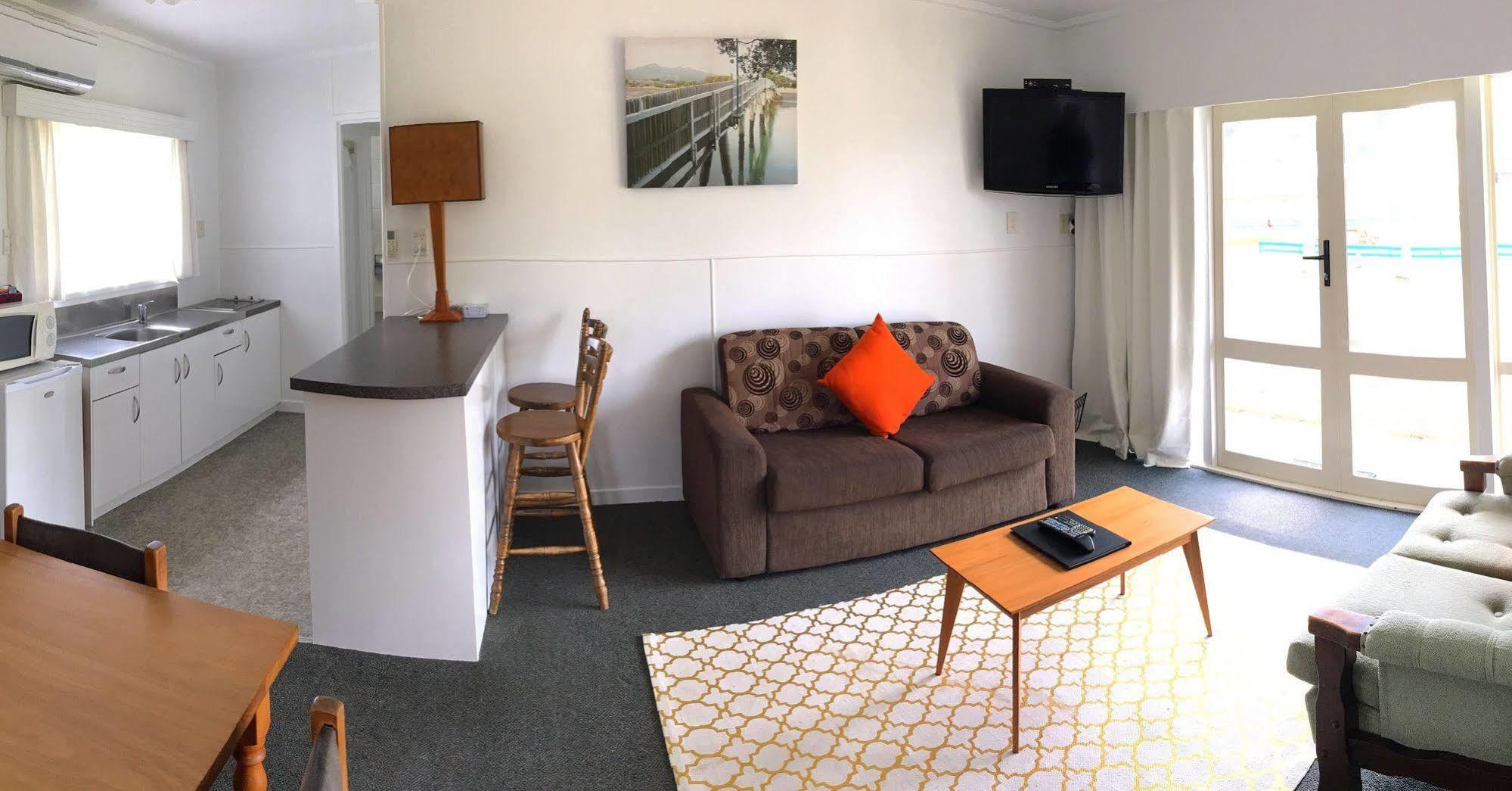 Raglan Palm Beach Motel エクステリア 写真