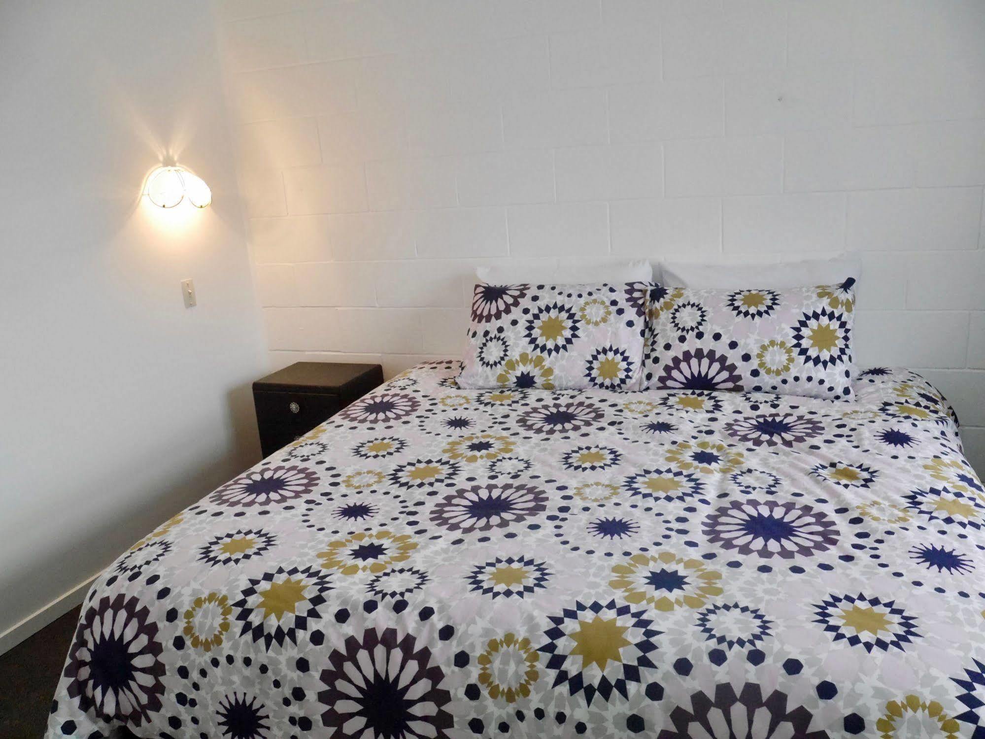 Raglan Palm Beach Motel エクステリア 写真