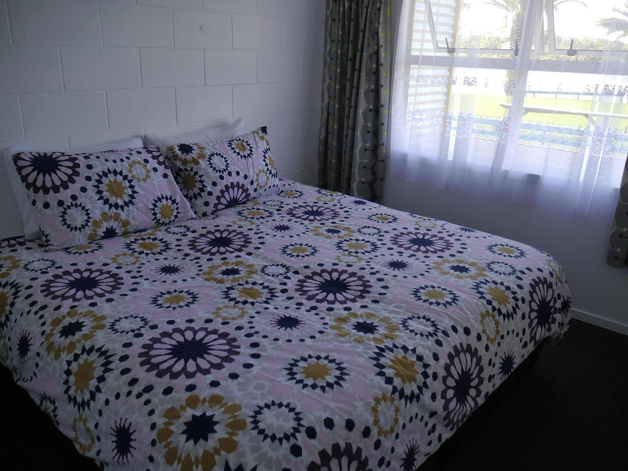 Raglan Palm Beach Motel エクステリア 写真
