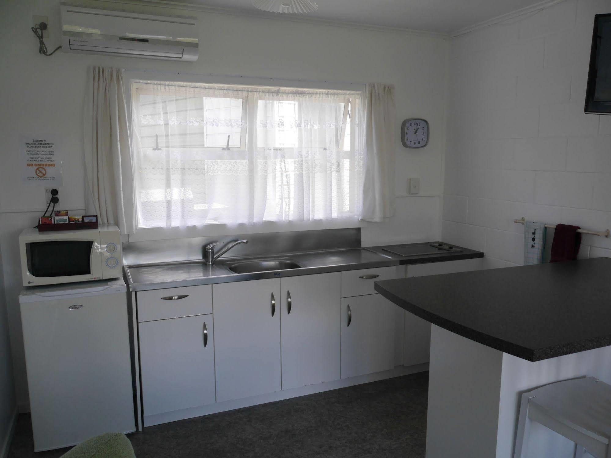 Raglan Palm Beach Motel エクステリア 写真