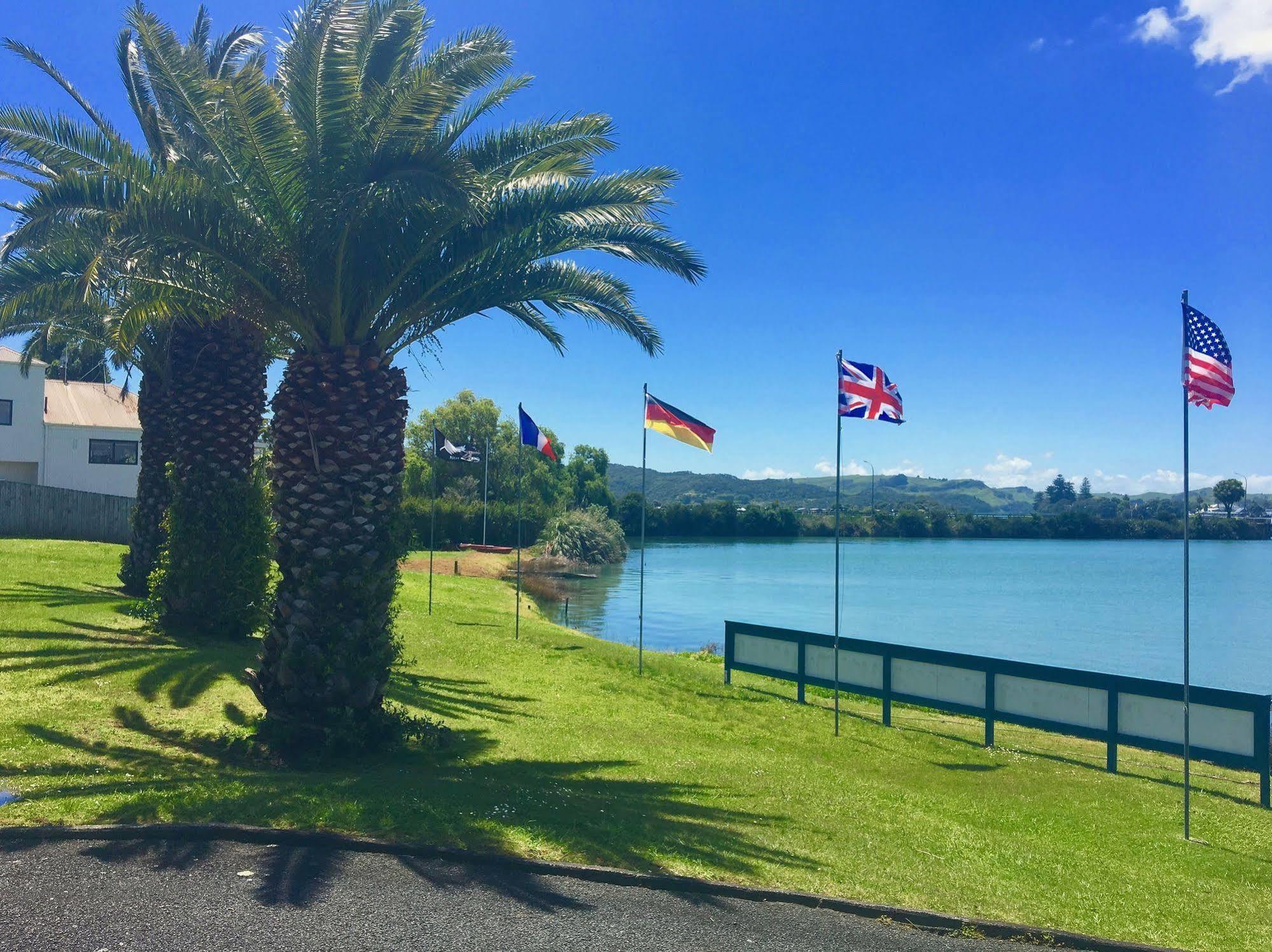 Raglan Palm Beach Motel エクステリア 写真